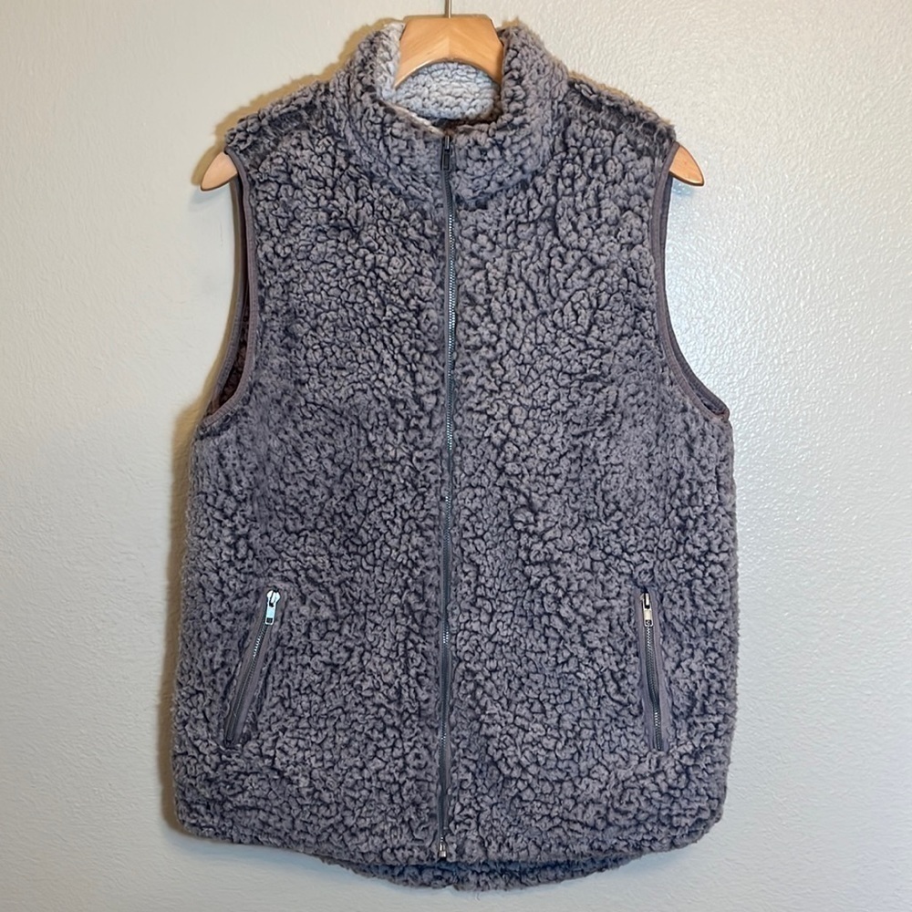 THREAD + Supply Fleece Fuzzy Vest Size Large